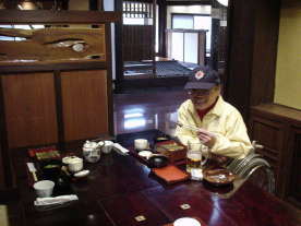 豊後牛が入って、茶碗蒸し、おつゆも付いている。1500円だよ♪