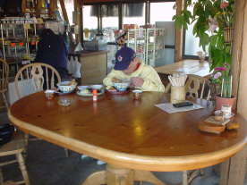 おっとんがゴボウ天うどん食べちょる