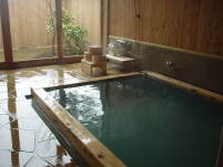 いよいよお風呂タイム海のような色をしている湯